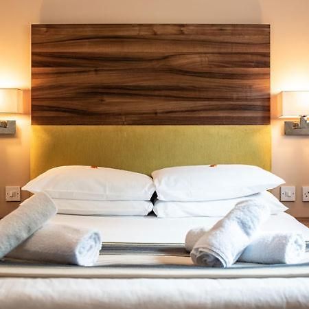 Livingston Lodge Hotel エクステリア 写真