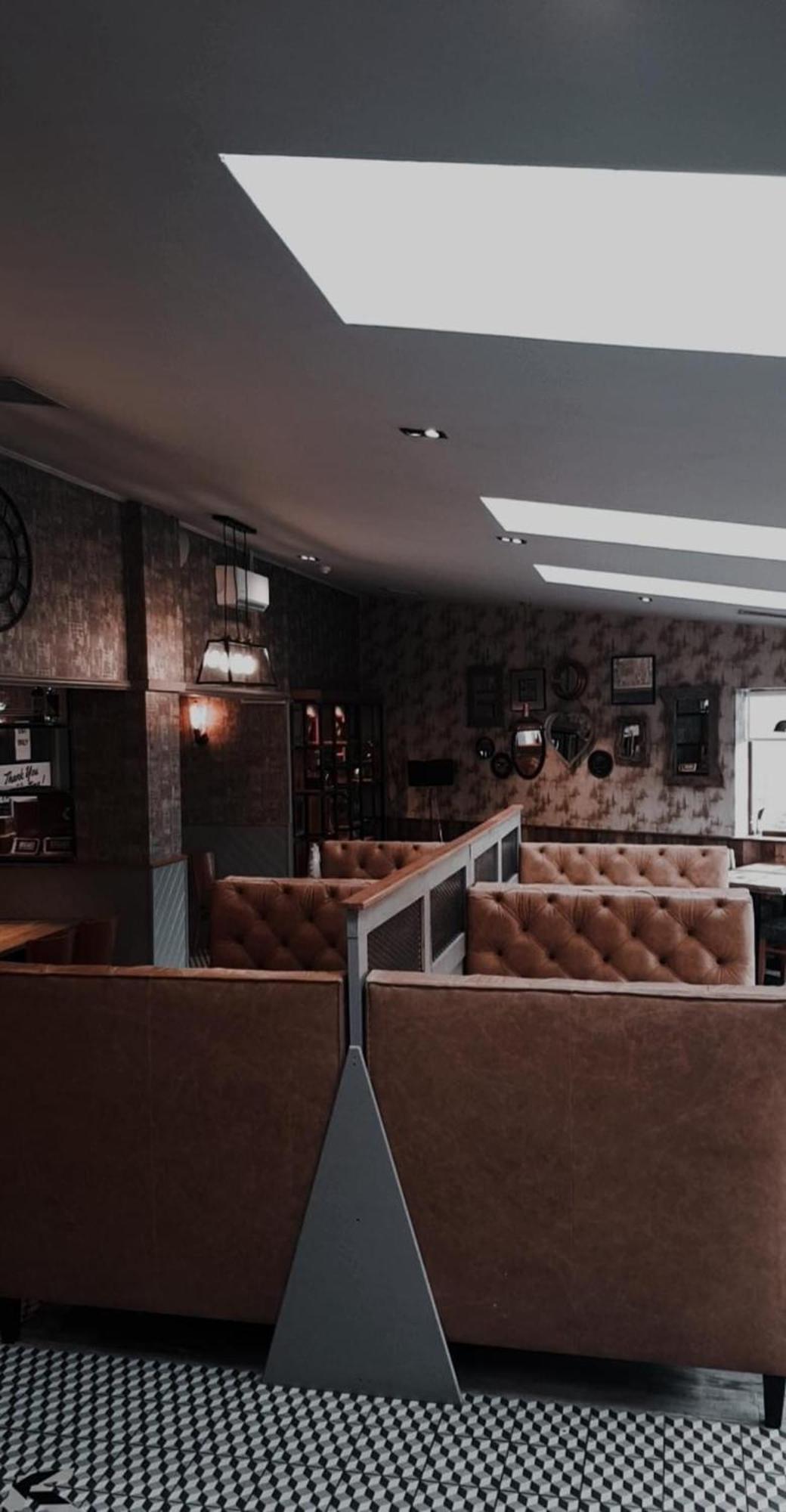 Livingston Lodge Hotel エクステリア 写真